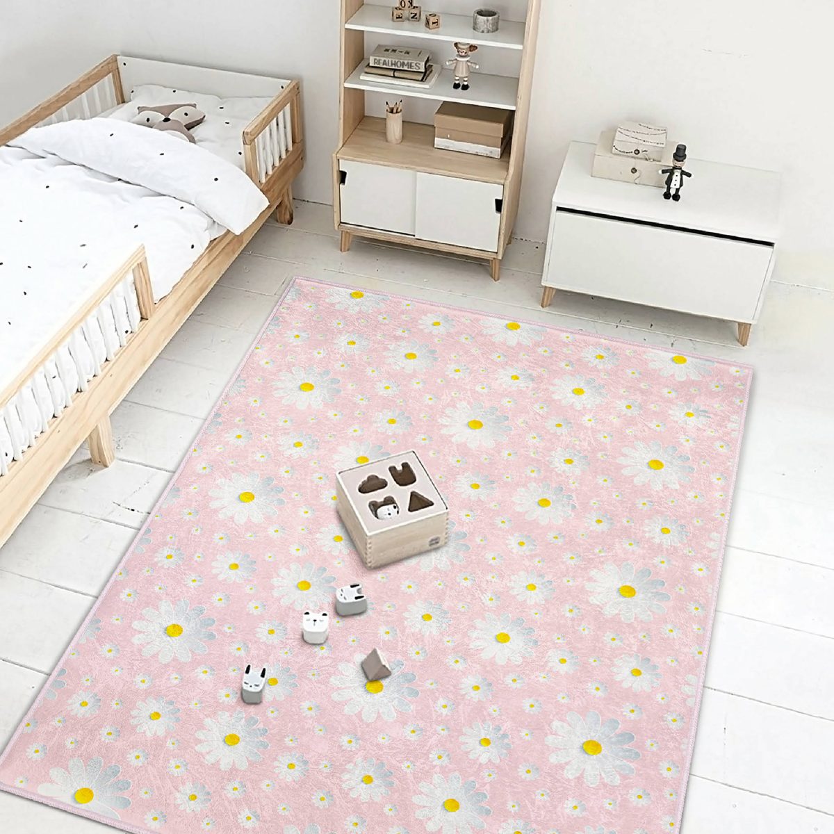 Pembe Zeminde Papatya Desenli Çocuk & Genç Odası Makinede Yıkanabilir Kaymaz Tabanlı Özel Ölçü Dekoratif Dikdörtgen & Kare Çocuk Odası Halısı Realhomes