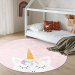 - RealHomes Dijital Baskılı Kaymaz Tabanlı Comfort Çocuk Odası Yuvarlak Halı - Realhomes Pembe Zeminde Unicorn Desenli Tasarımlı Çocuk & Genç Odası Makinede Yıkanabilir Kaymaz Tabanlı Yuvarlak Çocuk Halısı Realhomes